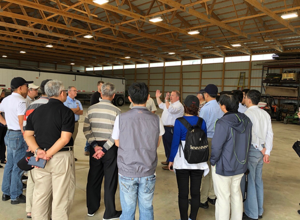 Bennett Hosts Taiwan Delegation on Farm