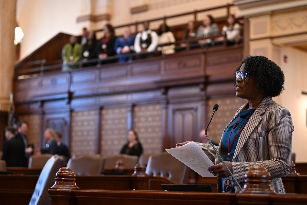 State Senator Adriane Johnson speaks on the Senate floor