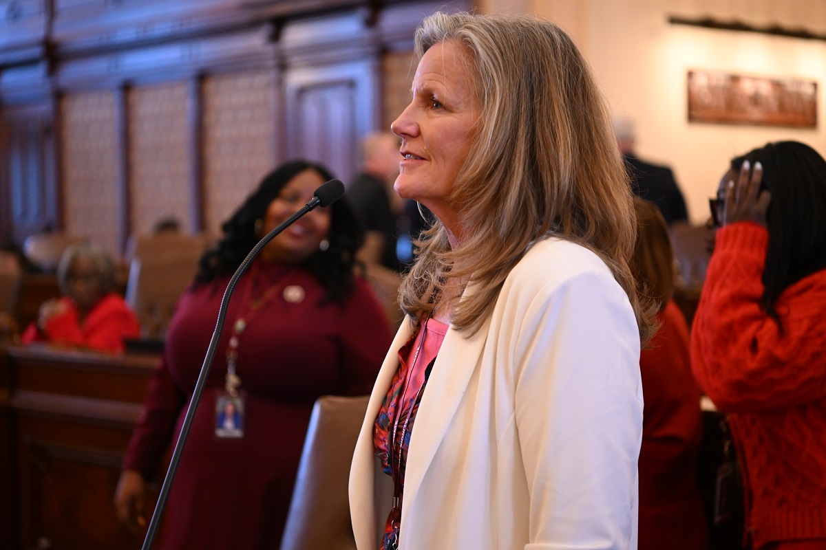 State Senator Laura Ellman on the Senate floor