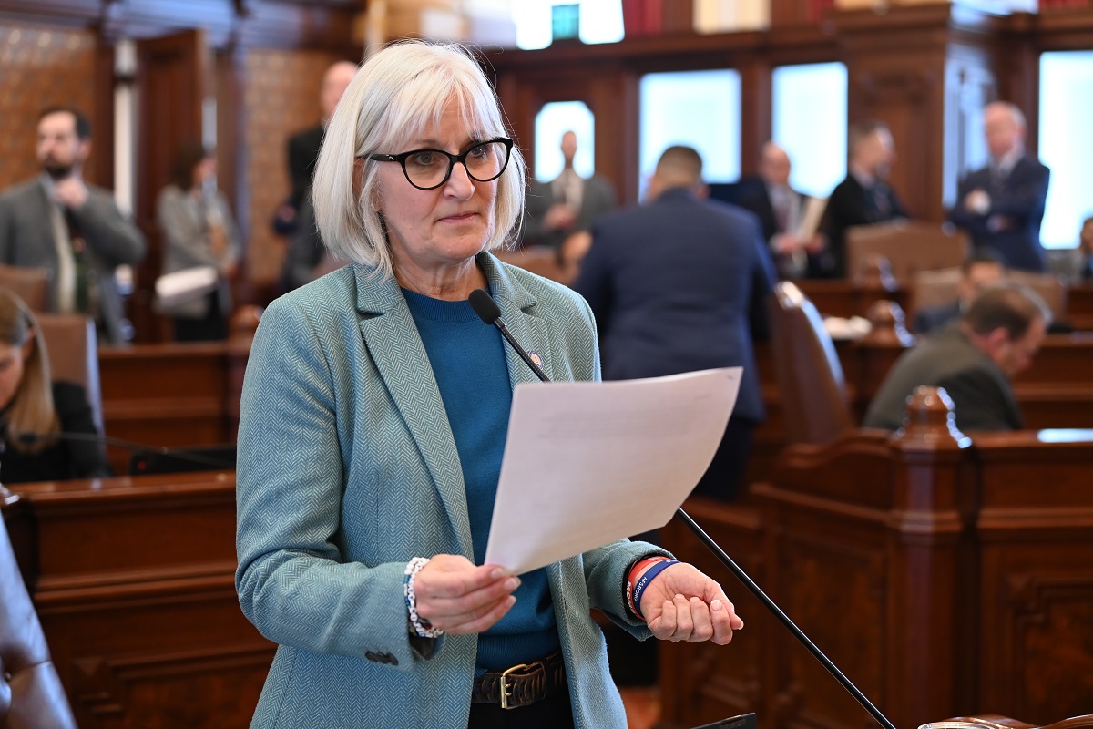 (Photo) Sen. Edly-Allen speaks on the Senate floor
