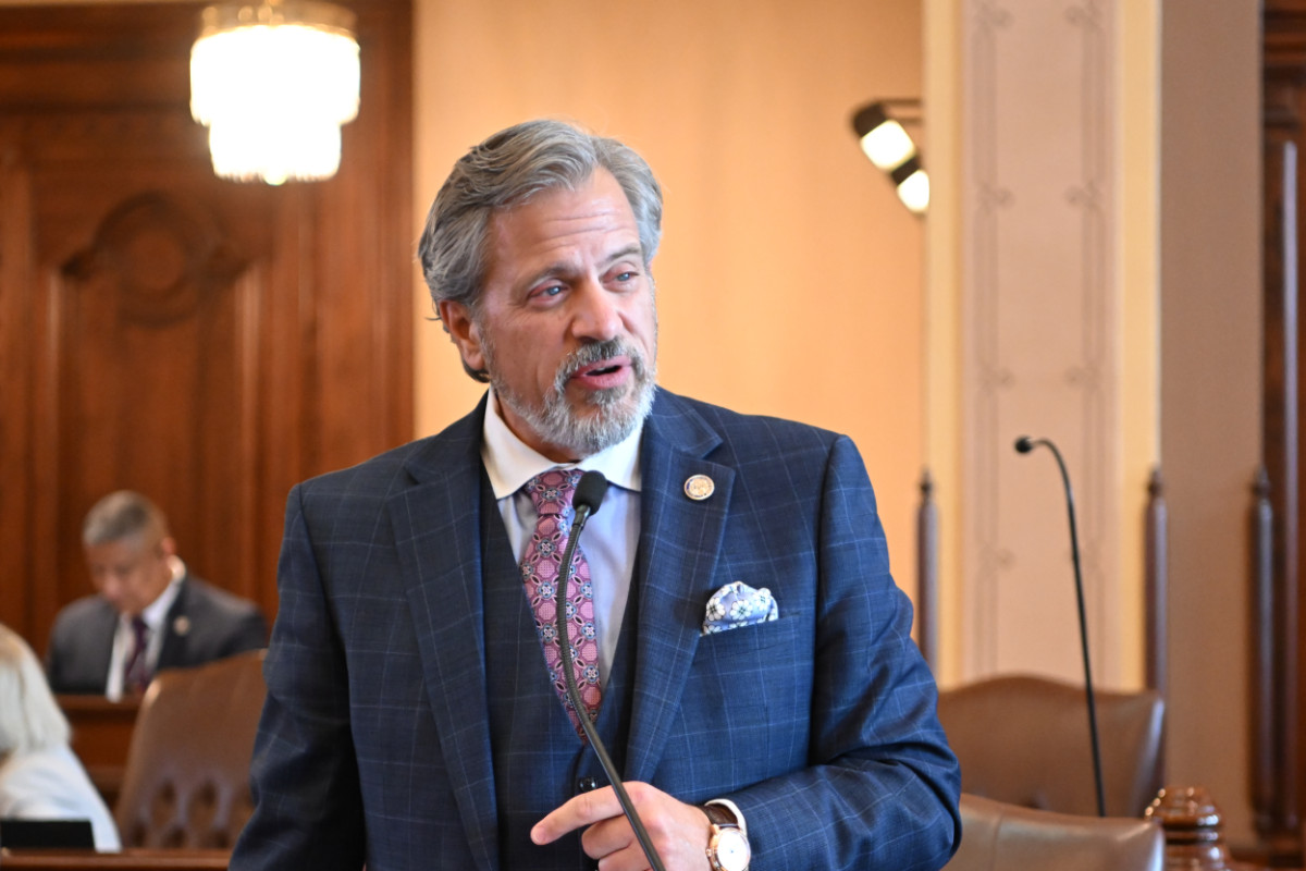 State Senator Robert Martwick speaks on the Senate floor