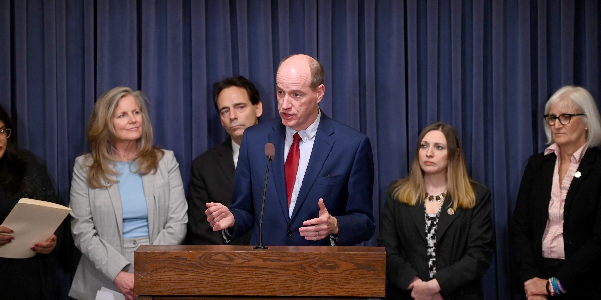 Illinois Senate Democrats pass nation-leading AI safety and privacy package