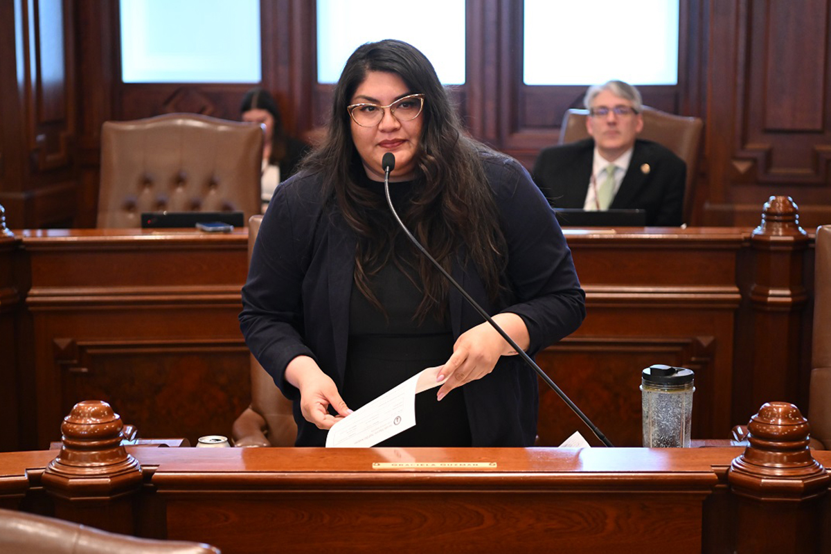 (Photo) Sen. Guzmán addresses the Senate