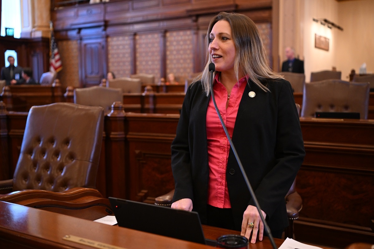 (Photo) Sen. Ventura addresses the Senate